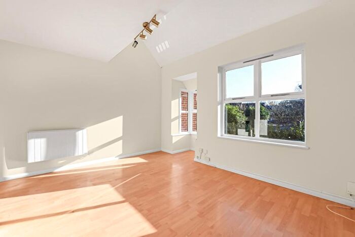 2 Bedroom Maisonette To Rent In Clarendon Road, Colliers Wood, London, SW19