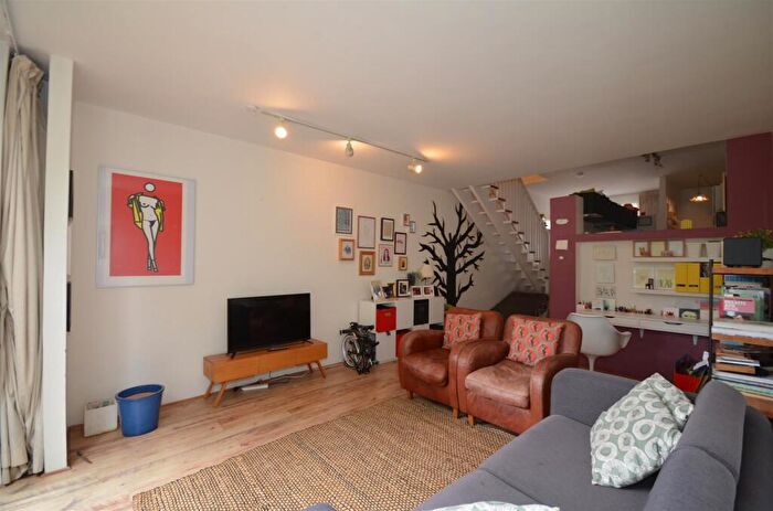 2 Bedroom Maisonette To Rent In Crescent Road, N8