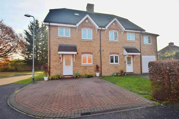 4 Bedroom Property To Rent In Heritage Close, Sunbury-On-Thames, TW16