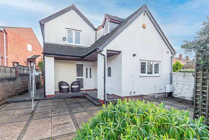 4 Bedroom Detached House For Sale In Rainbow Hill, Worcester, WR3