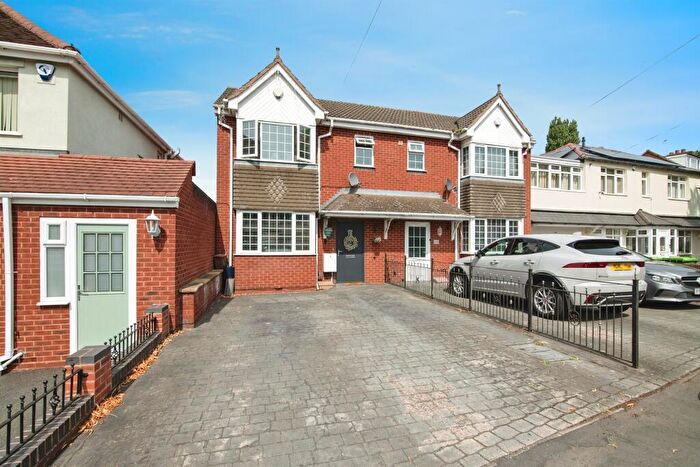 3 Bedroom Semi-Detached House For Sale In Hall Green Road, West Bromwich, B71