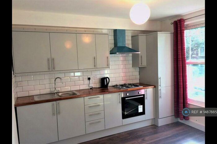 1 Bedroom Flat To Rent In (Upper Ground Floor) Amersham Road, London, SE14