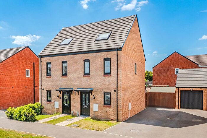 3 Bedroom Semi Detached House For Sale In - Stockburn Road, Barton Seagrave, NN15