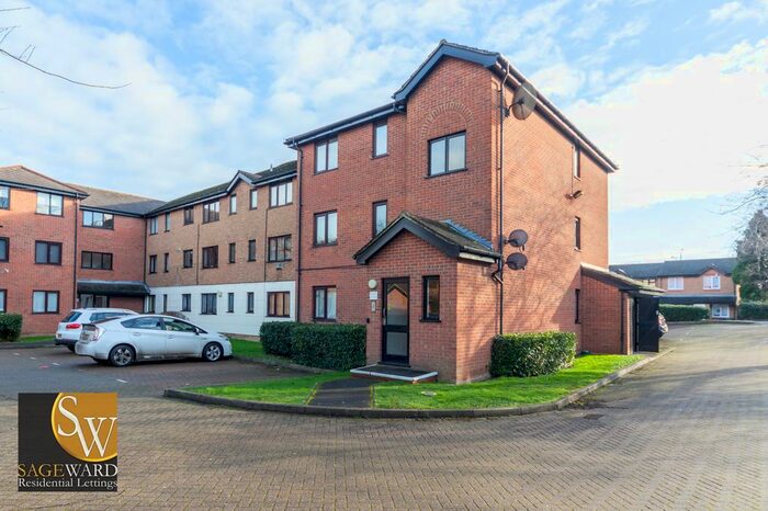 2 Bedroom Flat To Rent In Parrots Field, Hoddesdon EN11