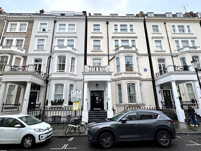 3 Bedroom Flat To Rent In South Kensington, London, W8