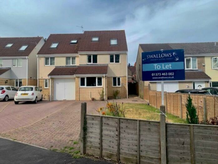 3 Bedroom Semi-Detached House To Rent In Orchard Close, Frome, BA11