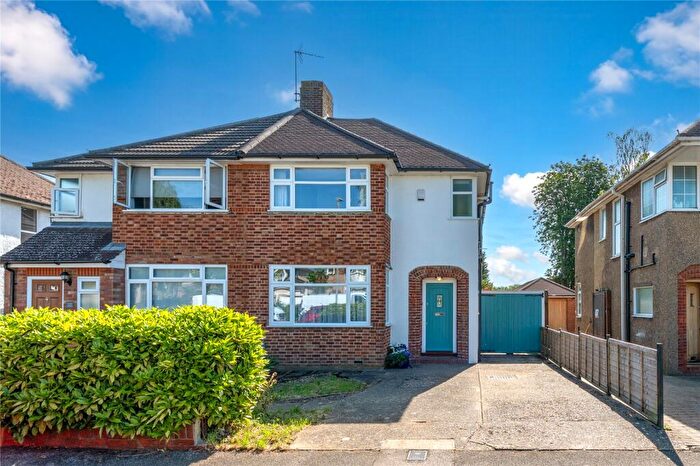 3 Bedroom Semi-Detached House For Sale In Heywood Drive, Luton, Bedfordshire, LU2