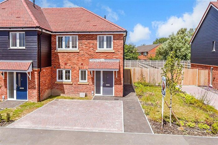 3 Bedroom Semi-detached House For Sale In Maude Close, The Maude, New Romney, Kent, TN28