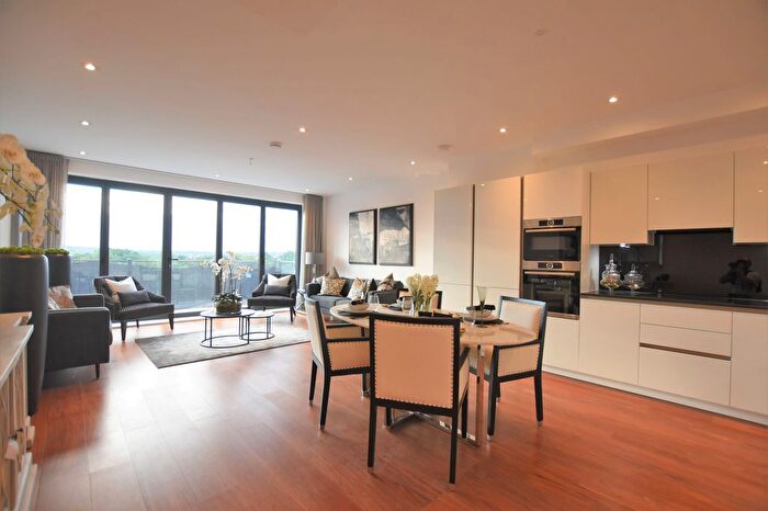 2 Bedroom Flat To Rent In High Road, Chigwell, IG7