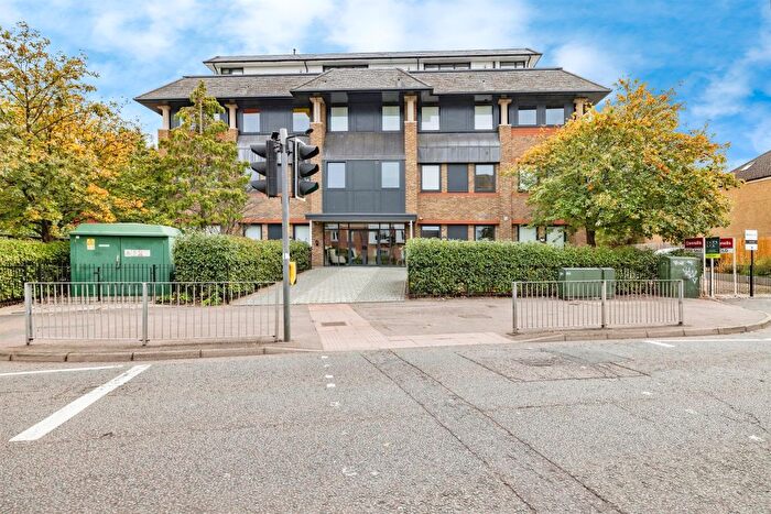 1 Bedroom Flat For Sale In Aldenham Road, Bushey, WD23
