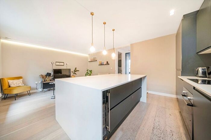 2 Bedroom Flat For Sale In Amhurst Road, Hackney, E8