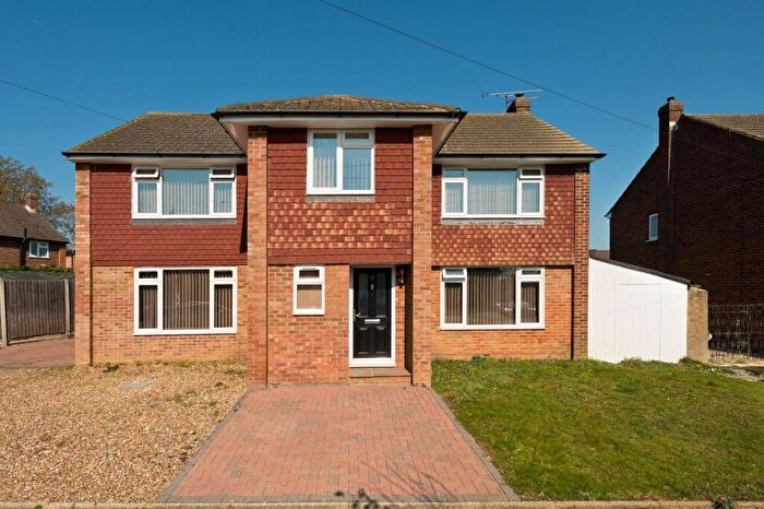 4 Bedroom Detached House To Rent In Spence Avenue, Byfleet, Surrey, KT14