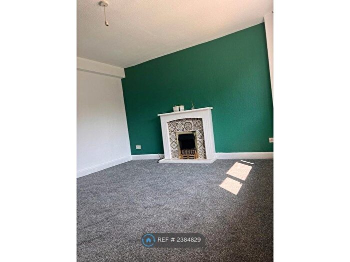 2 Bedroom Flat To Rent In Wearhead Row, Salford, M5