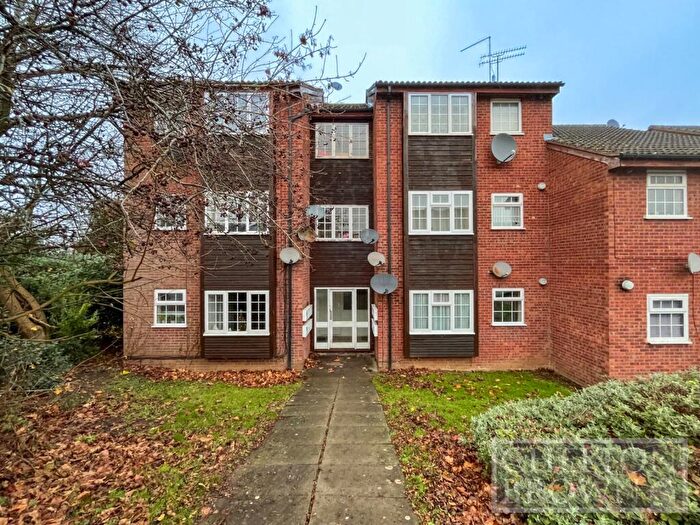 Apartment To Rent In St Peters Close, Daventry, Northants, NN11