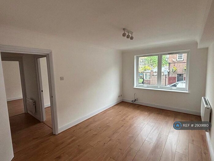 2 Bedroom Flat To Rent In Peninsula Court, London, E14