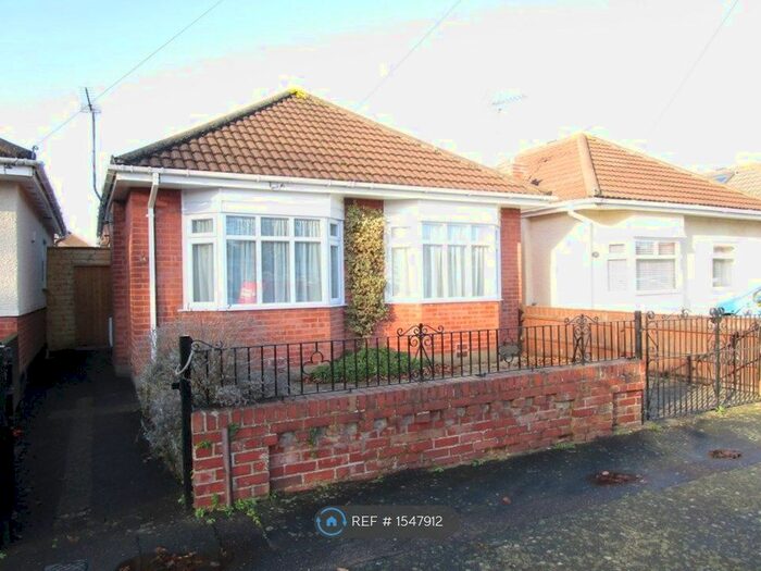 2 Bedroom Bungalow To Rent In Evershot Road, Bournemouth, BH8