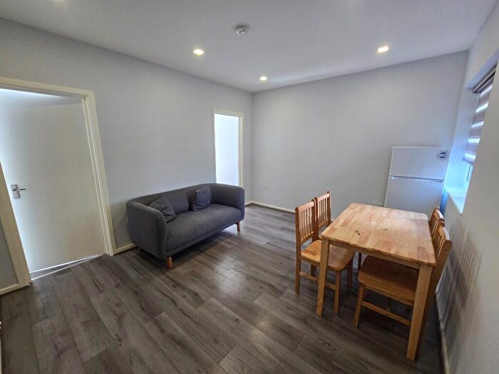 2 Bedroom Flat To Rent In Southwark Park Road, London, SE16