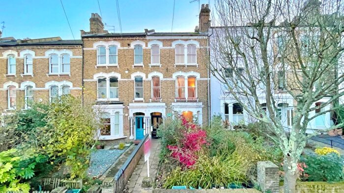 6 Bedroom Terraced House To Rent In Miranda Road, Archway, N19