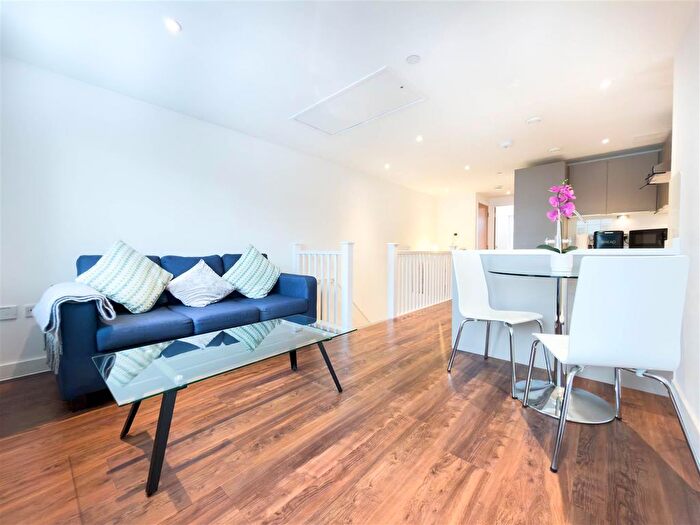 1 Bedroom Flat To Rent In Crown Passage, Kingston Upon Thames, KT1