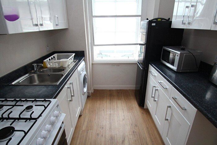 2 Bedroom Apartment To Rent In Morrison Street, Tollcross, Edinburgh, EH3