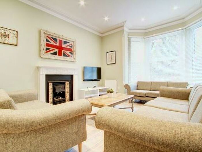 10 Bedroom Terraced House To Rent In Waterloo Road, Nottingham, NG7