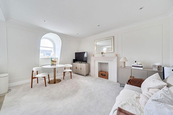 1 Bedroom Flat For Sale In Westgate Terrace, Chelsea, London, SW10