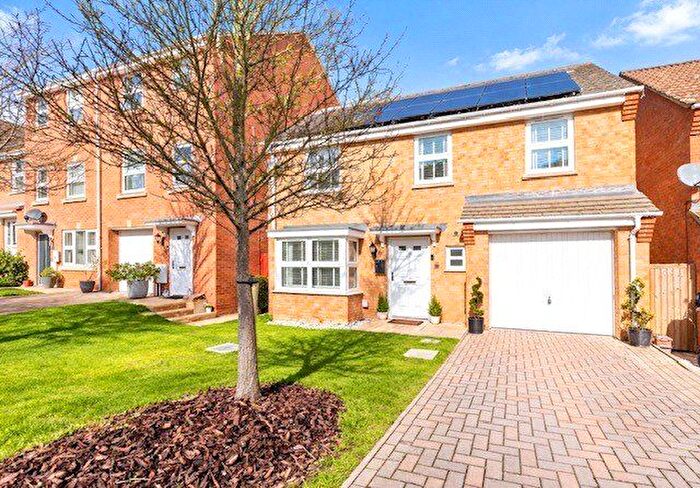 4 Bedroom Detached House For Sale In Drakes Avenue, Leighton Buzzard, Bedfordshire, LU7