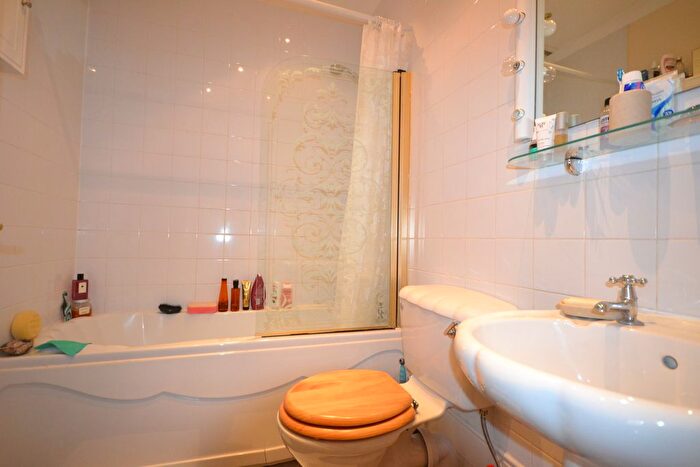 1 Bedroom Flat To Rent In Claverton Street, Pimlico, SW1V