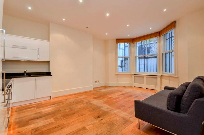 2 Bedroom Flat To Rent In Earls Court Road, South Kensington, London, W8