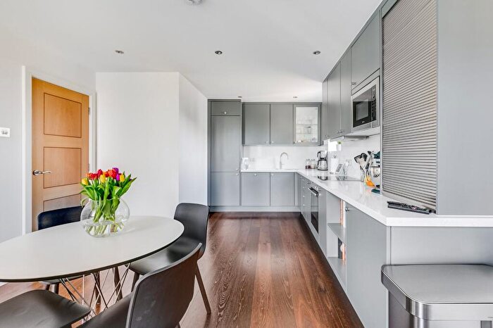 2 Bedroom Flat To Rent In Brasenose Drive, Barnes, SW13