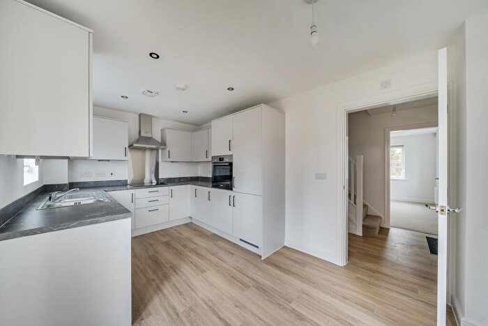 3 Bedroom House To Rent In Cygnet Close, Upton, NN5