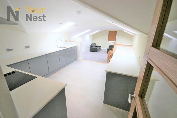 2 Bedroom Apartment To Rent In Flat, Park View, Headingley., LS6