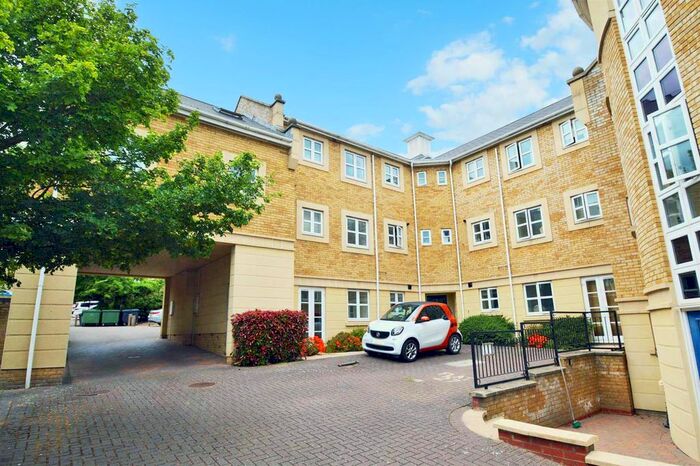 2 Bedroom Flat To Rent In Kingfisher Drive, Greenhithe, DA9