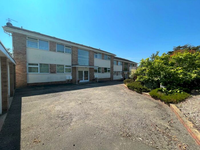 2 Bedroom Flat For Sale In Cranford Avenue, Exmouth, EX8