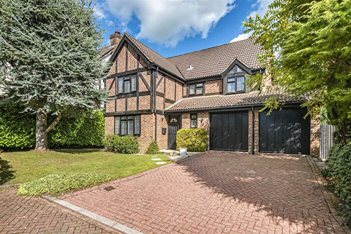 4 Bedroom Detached House For Sale In Walnut Close, Heathfield, TN21