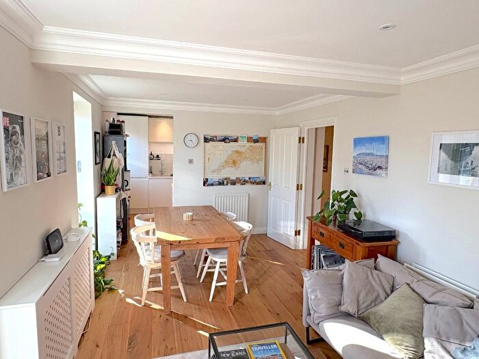 2 Bedroom Flat For Sale In Willow Lodge, Cedars Road, London, SW4