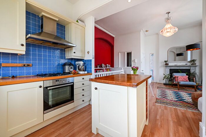 2 Bedroom Flat To Rent In Dryburgh Road, London, SW15