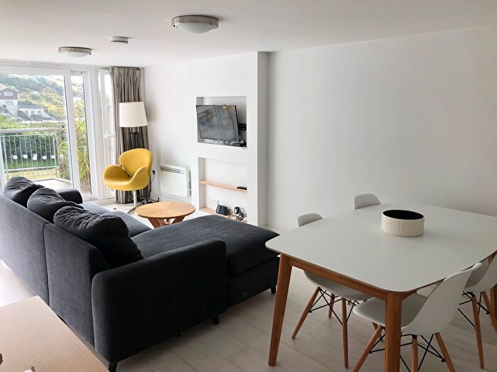 2 Bedroom Chalet To Rent In Hillside Villas, Looe, PL13