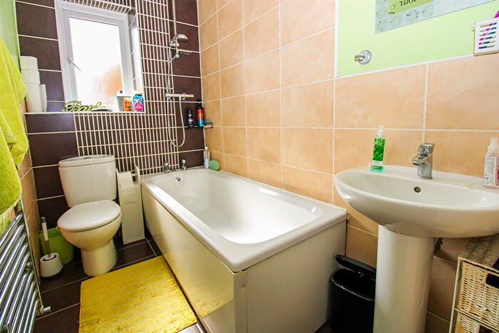 3 Bedroom Detached House For Sale In Speak Close, Pinders Heath, Wakefield, WF1