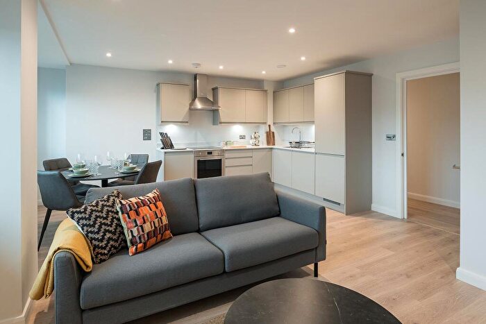 1 Bedroom Apartment To Rent In Hamilton House, HP1