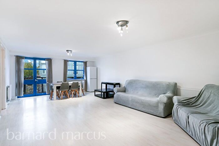 3 Bedroom Flat To Rent In High Street, Brentford, TW8