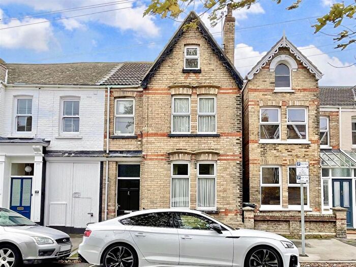 3 Bedroom Property For Sale In Avenue Road, Weymouth, DT4