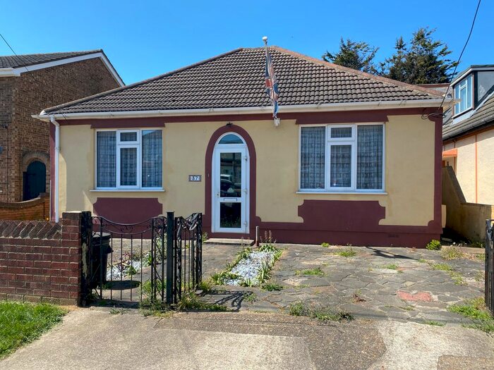 2 Bedroom Bungalow To Rent In Rainham, RM13