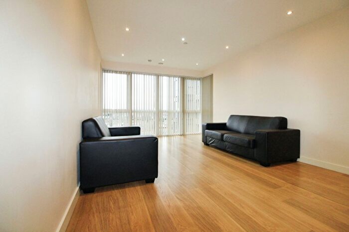 2 Bedroom Flat To Rent In Lexington Apartments, Railway Terrace, Slough, SL2