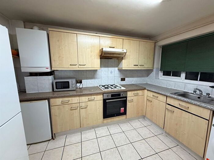 3 Bedroom Semi Detached House To Rent In Lime Grove, Hayes, UB3