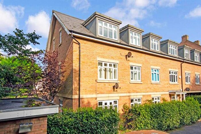 2 Bedroom Flat To Rent In Pearl Close, CB4