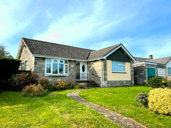 3 Bedroom Bungalow To Rent In Bannock Road, Whitwell, PO38