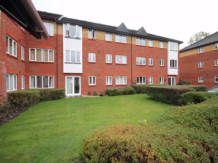 1 Bedroom Flat To Rent In Leeds Court, - Denmark Road, Carshalton, SM5