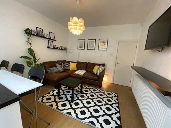 5 Bedroom House To Rent In Holly Grove, B29