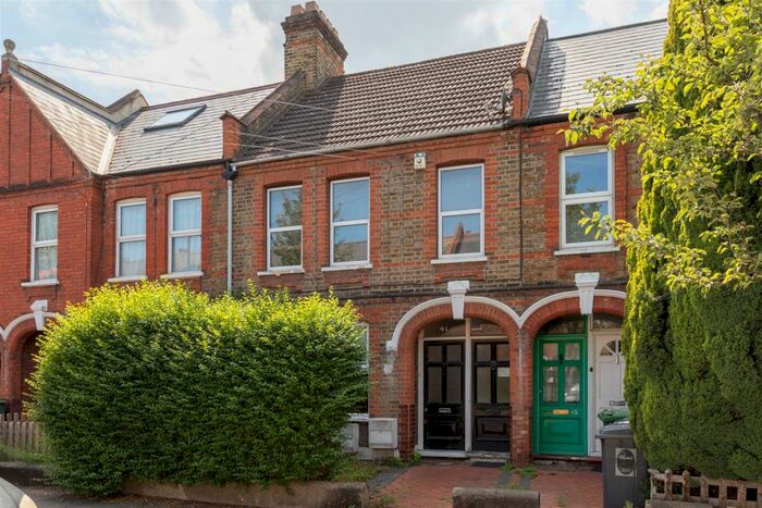 2 Bedroom Maisonette To Rent In Badlis Road, Walthamstow, E17